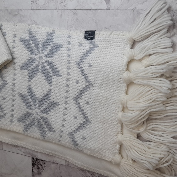 Hot Paws Snowflake Winter Scarf - Picture 2 of 7